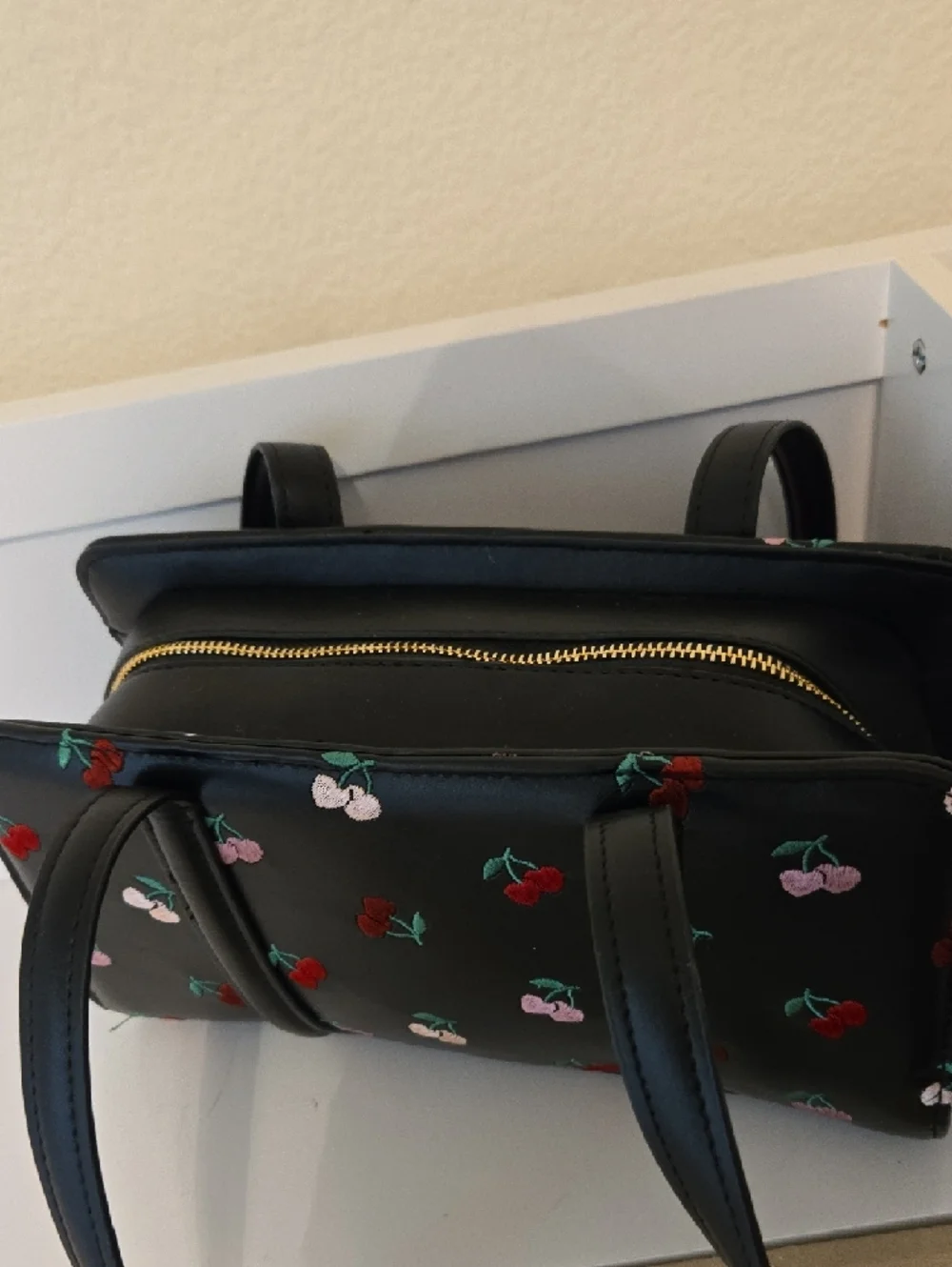 Betsey Johnson Black Cherry Print Tote with Red Heart Charm Keychain Nwt - Picture 3 of 3